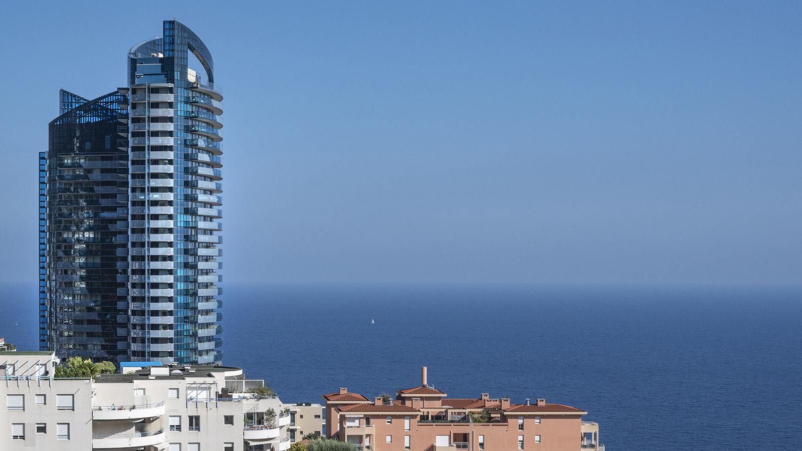 Die Tour Odéon an der Avenue de l'Annonciade ist das zweithöchste Gebäude der Mittelmeerküste und das höchste Bauwerk von Monaco. Foto: Hilke Maunder