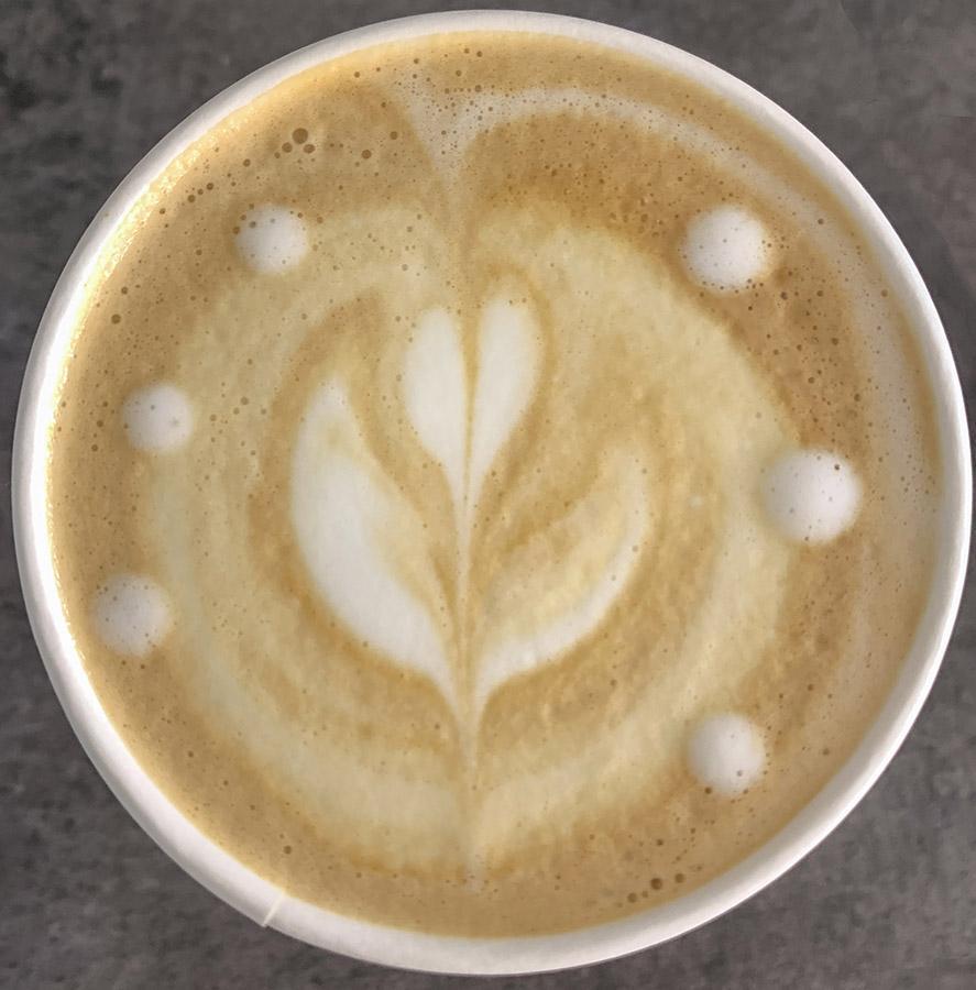 Schmucker Schaum: ein Cappuccino im pilea. café. Foto: Hilke Maunder