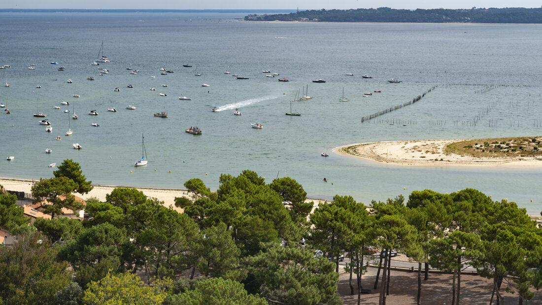 Der Blick vom Leuchtturm des Cap Ferret über das Bassin d'Arcachon. Foto: Hilke Maunder