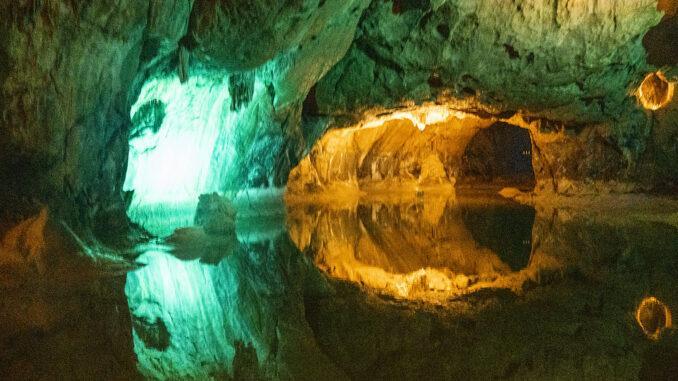 Der unterirdische See der Grotte de Lombrives. Foto: Hilke Maunder