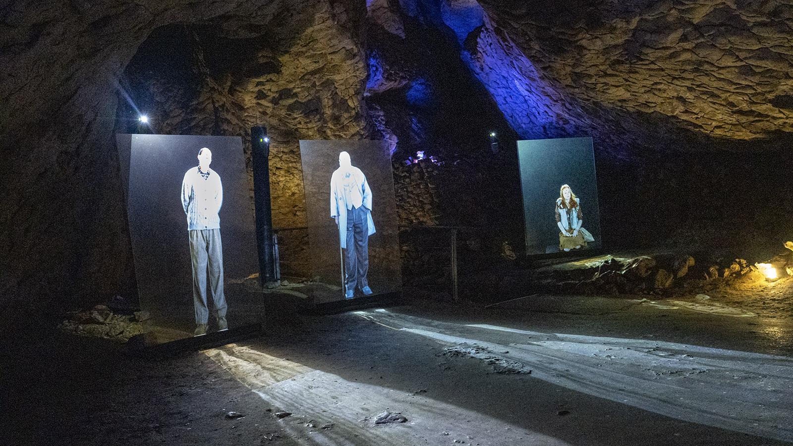 Die Grotte du Mas-d'Azil setzt auf digitale Vermittlung. Hier sind zwei Archäologen im Gespräch mit einer Magdalénien. Foto: Hilke Maunder