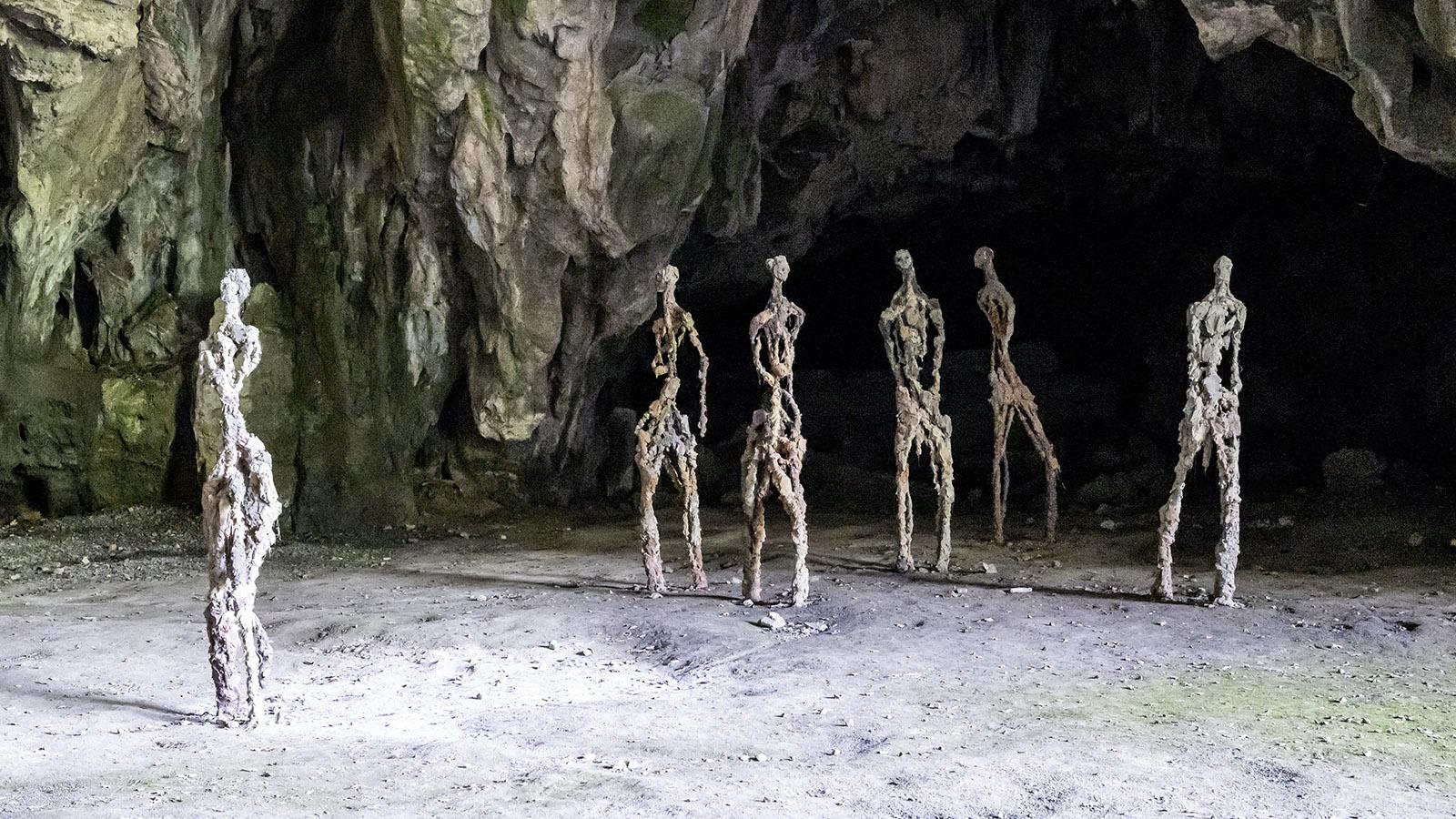 Die Skulptur am Eingang der Höhle von Bédeilhac schuf Lionel Sabatté im Jahr 2019. Foto: Hilke Maunder