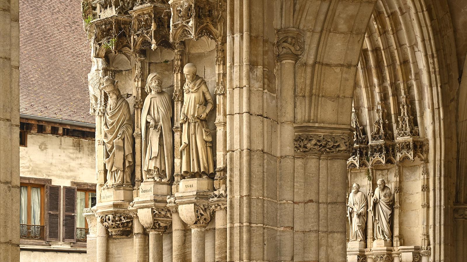 Detail des Portals der Kathedrale von Auxonne. Foto: Hilke Maunder