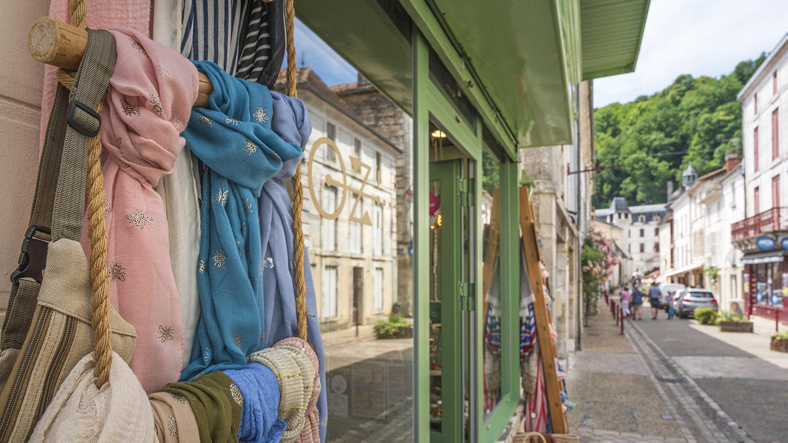 Kleine, inhabergeführte Läden prägen das Einkaufsangebot von Brantôme. Foto: Hilke Maunder