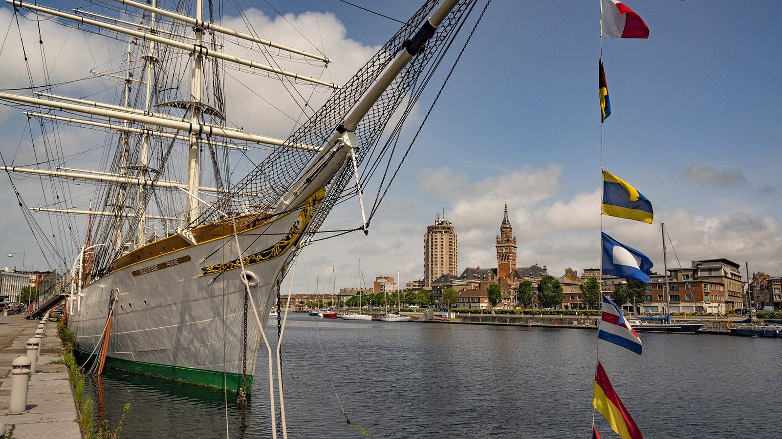 Der Windjammer <em>Duchesse Anne</em> im Hafen von Dunkerque. Foto: Hilke Maunder