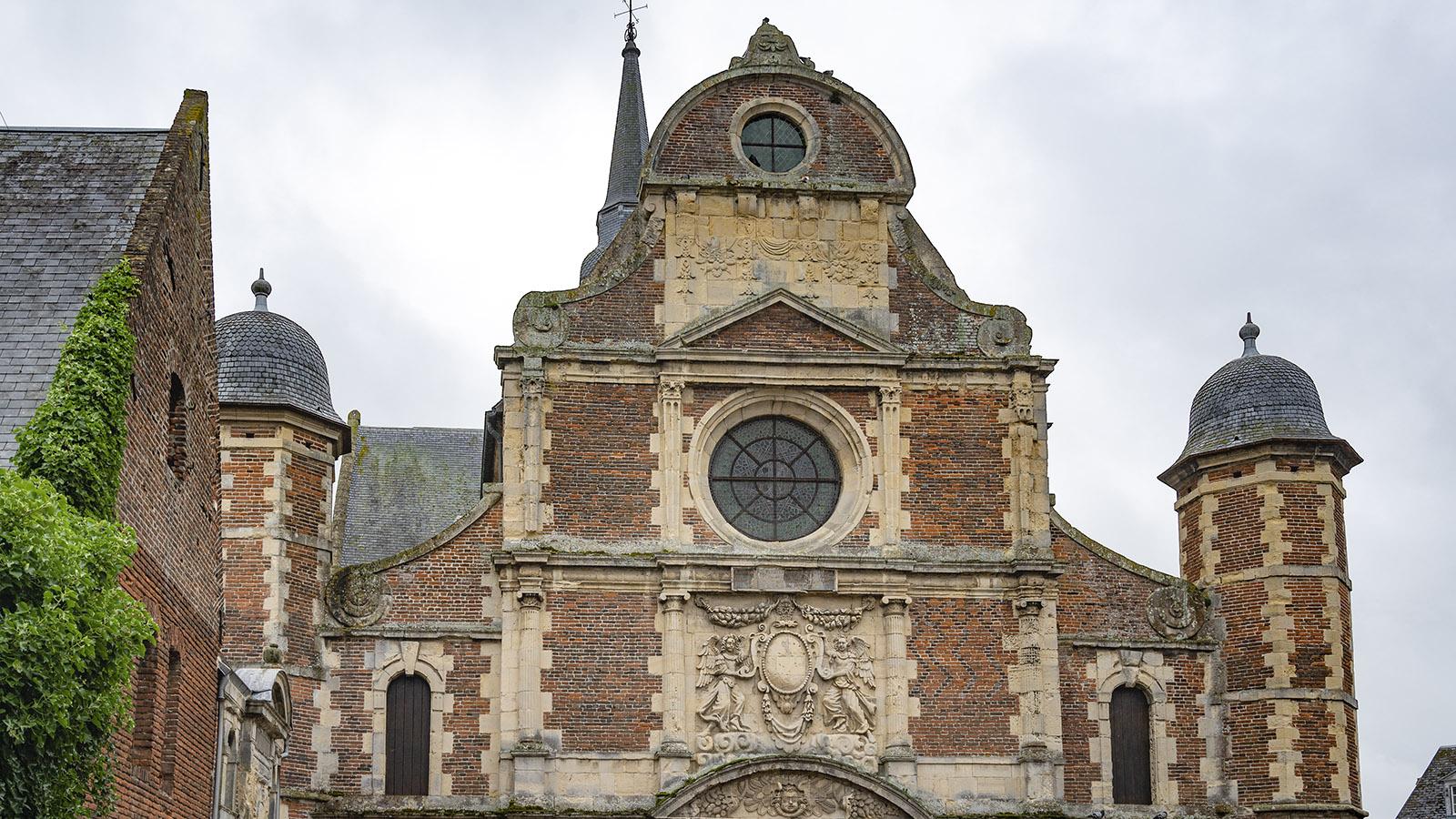 Naturstein und Ziegel prägen die Architektur der Jesuitenkapelle. Foto: Hilke Maunder