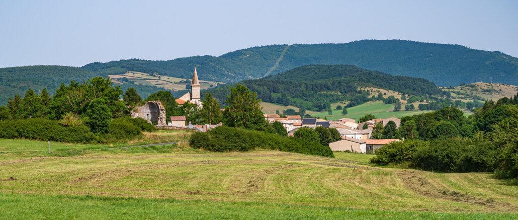 Geradezu lieblich für die Pyrenäen ist die Landschaft des Pays de Sault. Foto: Hilke Maunder