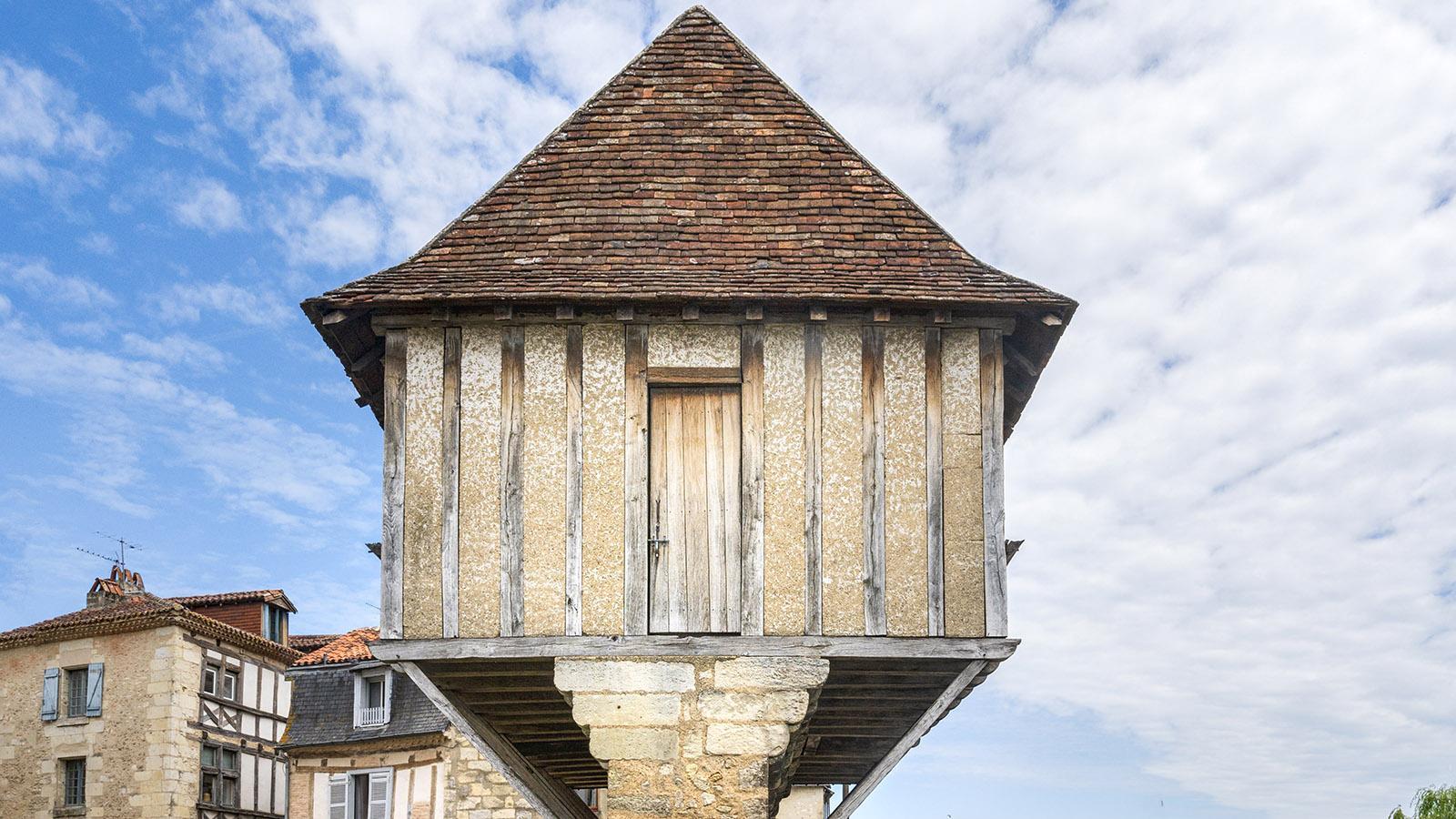 Wachtturm des Mittelalters: der <em>etschif de Creyssac</em> am <em>Boulevard Georges-Saumande</em>. Foto: Hilke Maunder