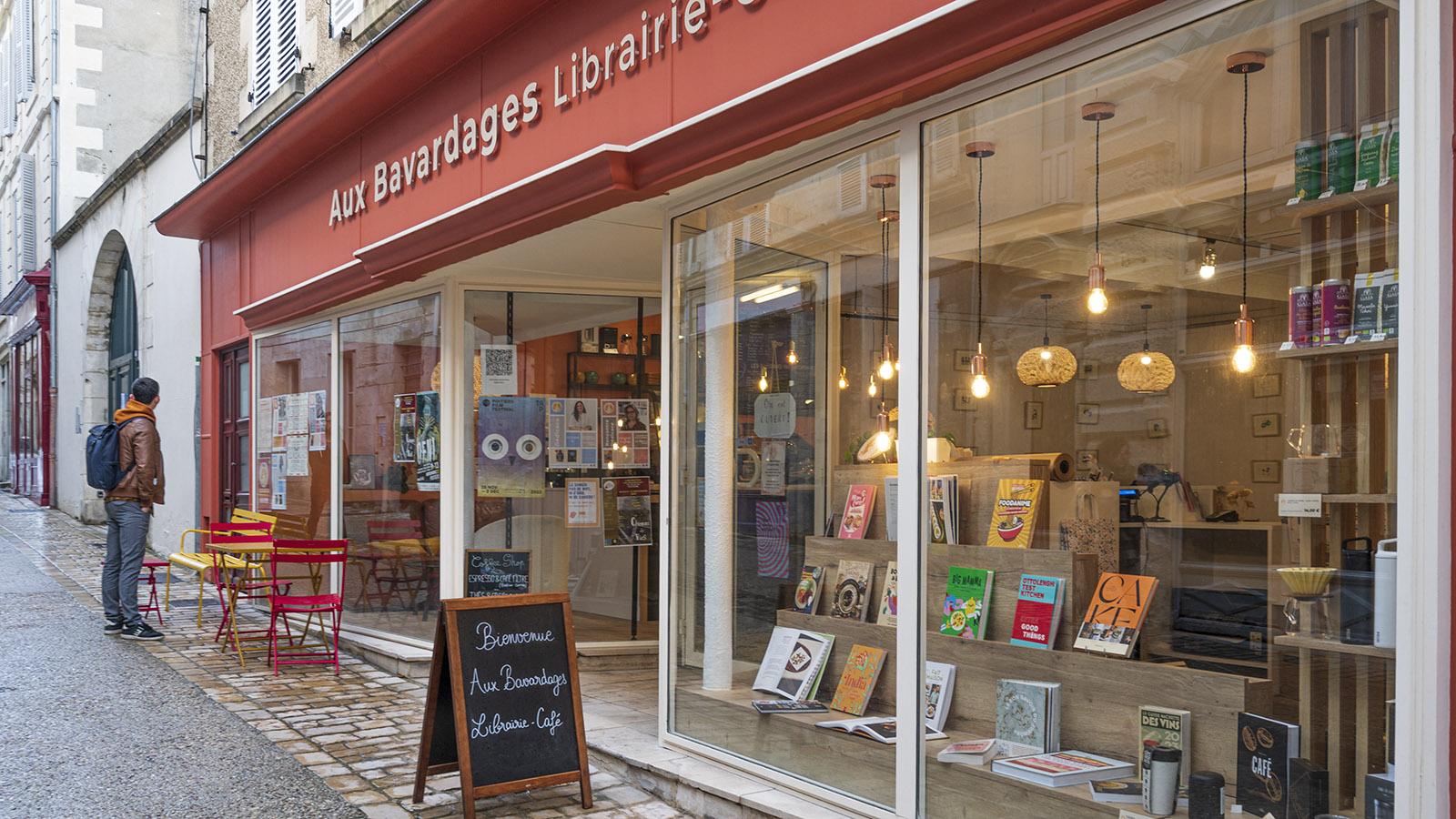 "Zum Geschwätz" nennt sich das Buch-Café der <em>Grand'Rue</em>. Foto: Hilke Maunder