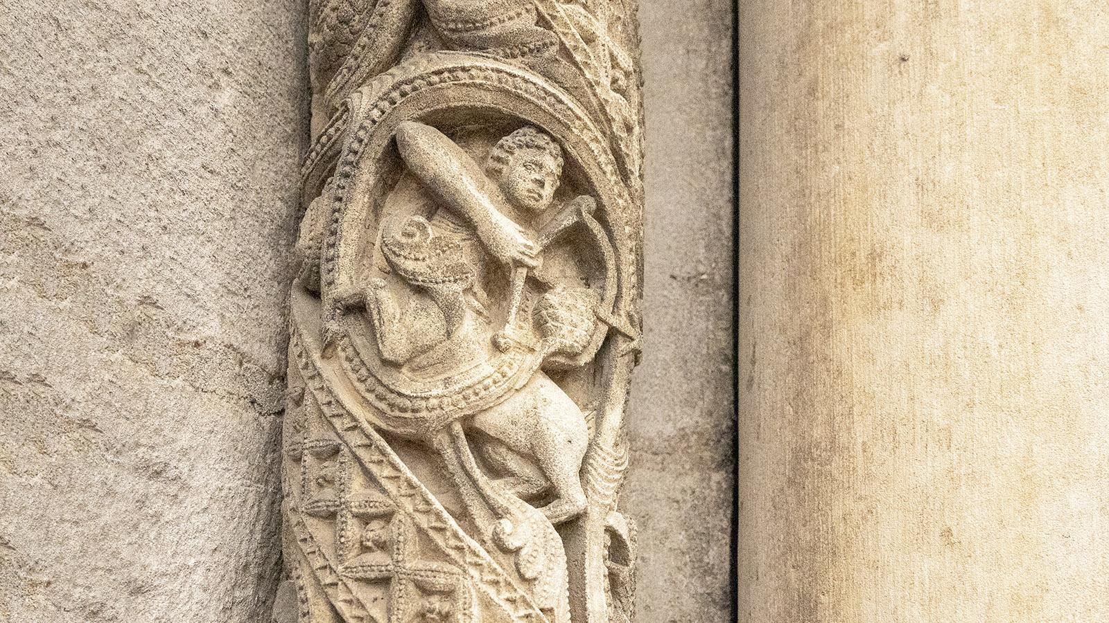 Detail eines Figurenschmucks einer Säule. Foto: Hilke Maunder