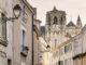 Blick über die Dächer der Altstadt von Poitiers auf die Église Sainte-Radegonde. Foto: Hilke Maunder