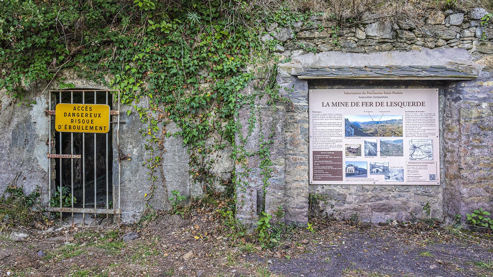 An den einstigen Eisenerzminie von Saint-Paul-de-Fenouillet und Lesquerde hat der Heimatverein eine Infotafel aufgesperrt und alle alten Stolleneingänge versperrt. Foto: Hilke Maunder