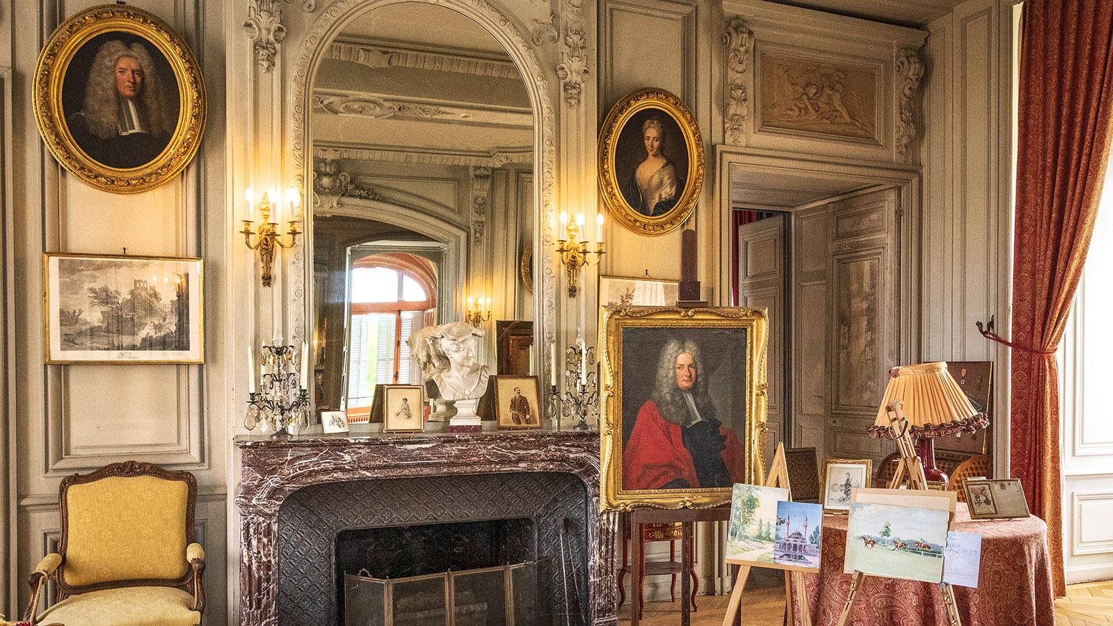 Ein Salon im Museumsbereich des Château de la Bussière. Foto: Hilke Maunder