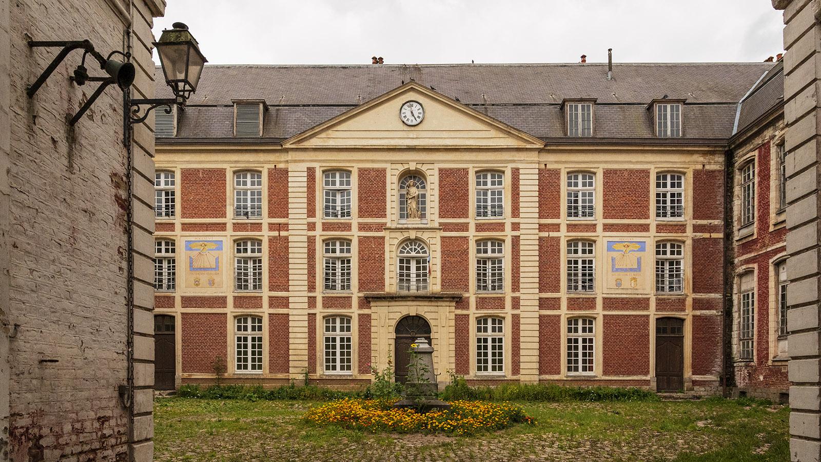 Hesdin: Das einstige Sankt-Johannes-Krankenhaus birgt heute ein Altersheim, Foto: Hilke Maunder