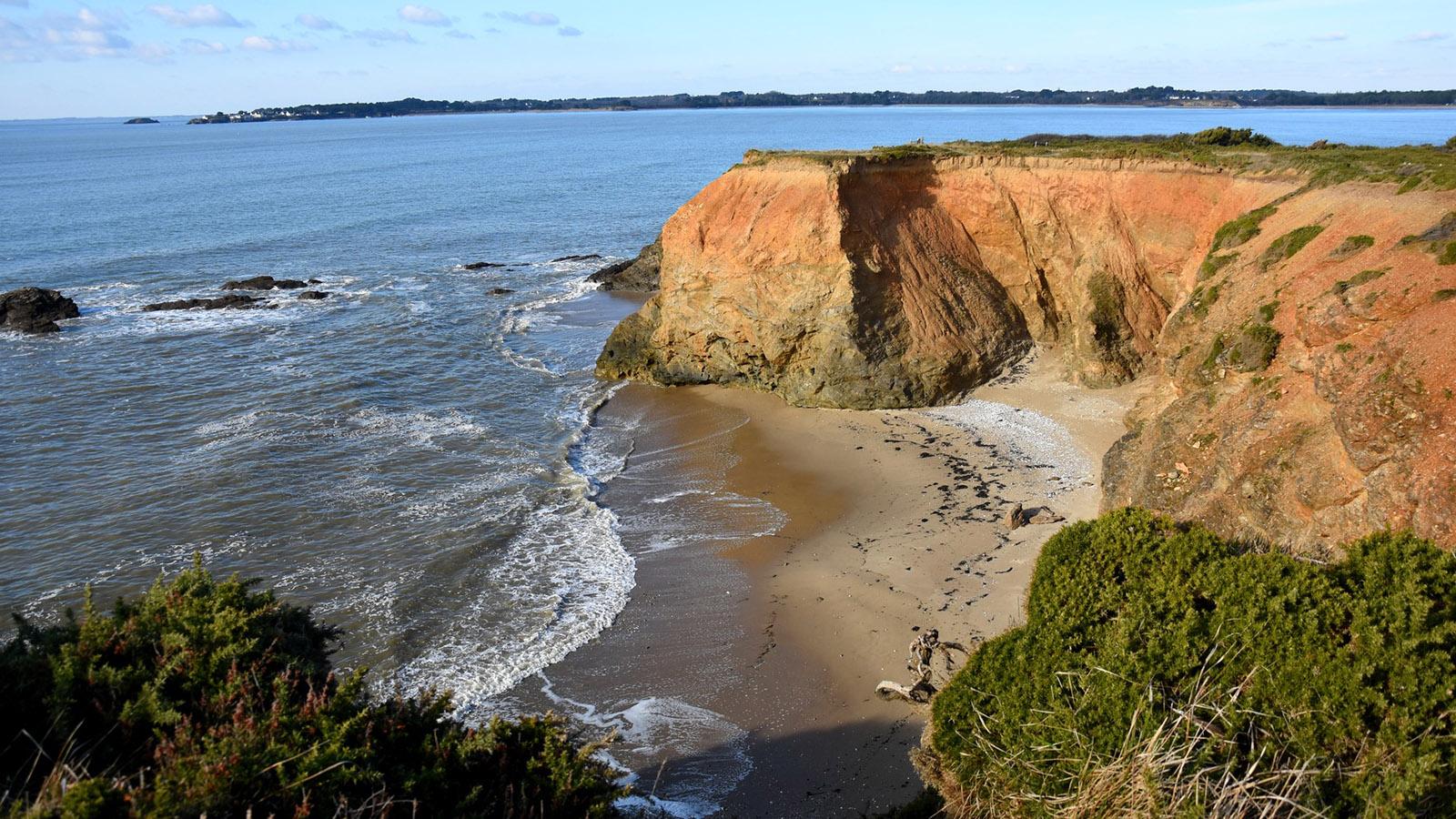 Die Pointe de Pen Bé ist bekannt für ihre gold-ockerfarbenen Felsen. Foto: Andrea Klose