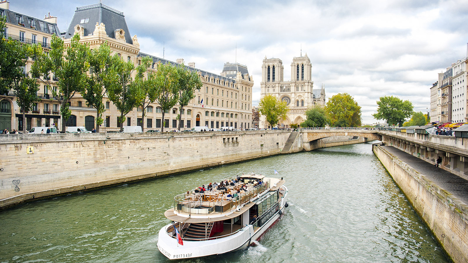 HIngucker bei jedem Seine-Törn: die Kathedrale Notre-Dame de Paris. Foto: Hilke Maunder