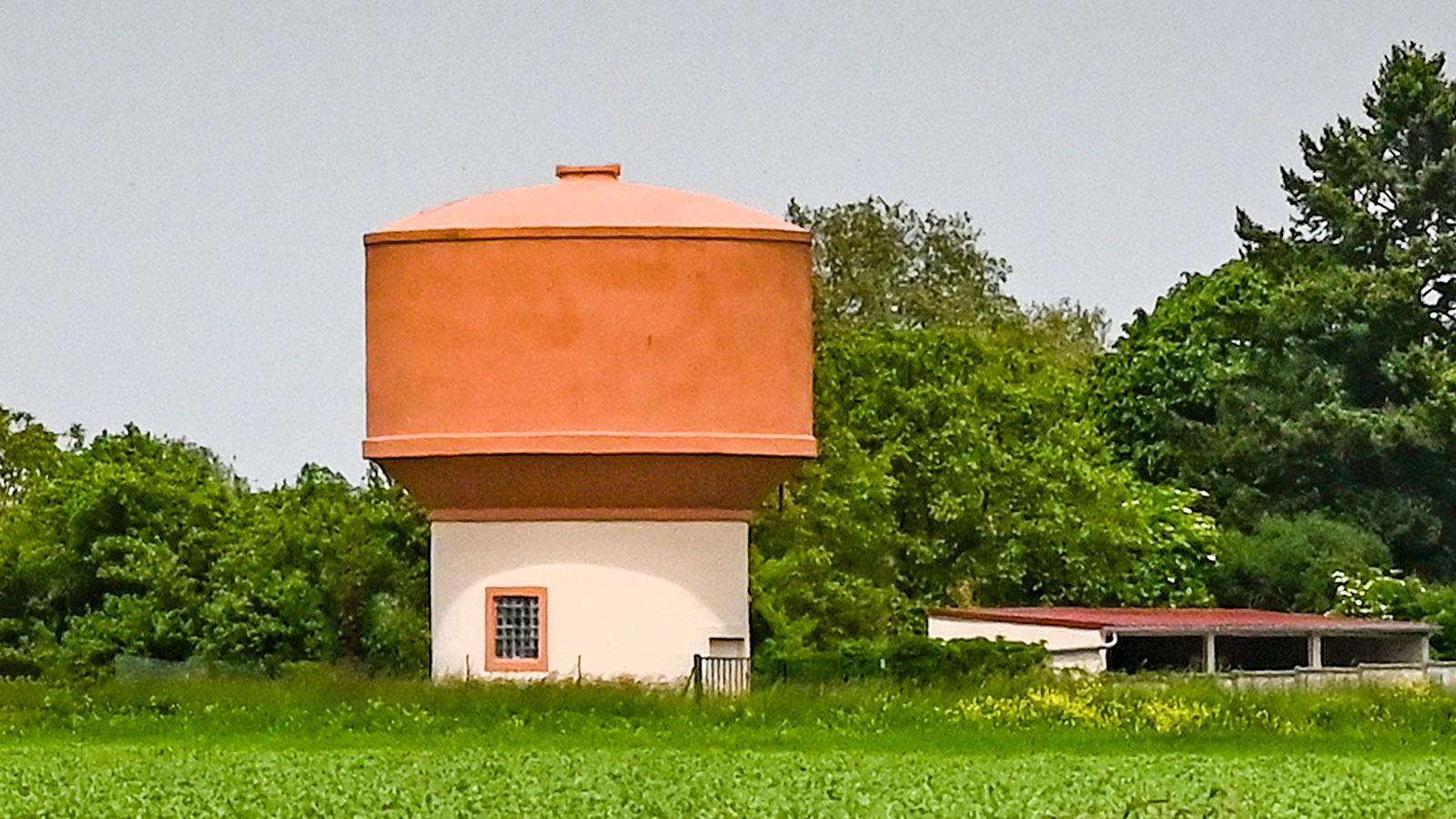 Der Wasserturm eines kleinen Dorfes in Lothringen. Foto: HIlke Maunder