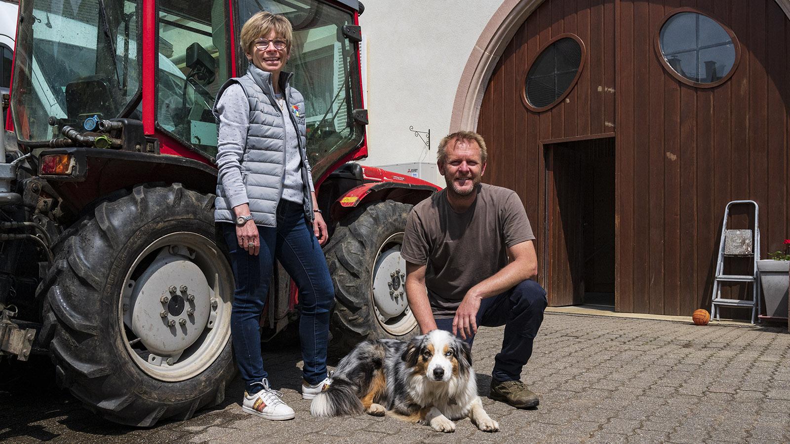Nathalie und Christophe Freyburger mit ihrem australischen Wachhund. Foto: Hilke Maunder