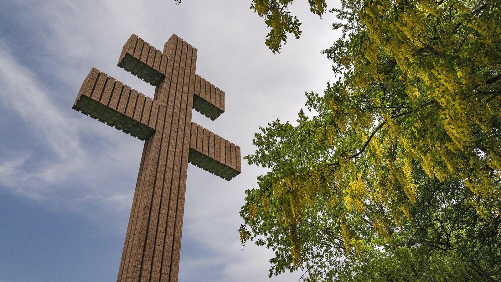 Das Lothringer Kreuz von Colombey-les-deux-églises. Foto: Hilke Maunder