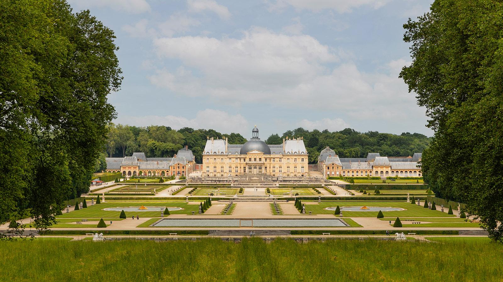 Das Schloss von Vaux-le-Vicomte zur Gartenseite. Foto: Adobe Stock Photo/Laurence Soulez