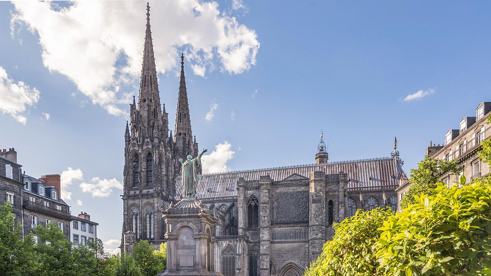 Die Kathedrale zur Seite der Place de la Victoire. Foto: Hilke Maunder