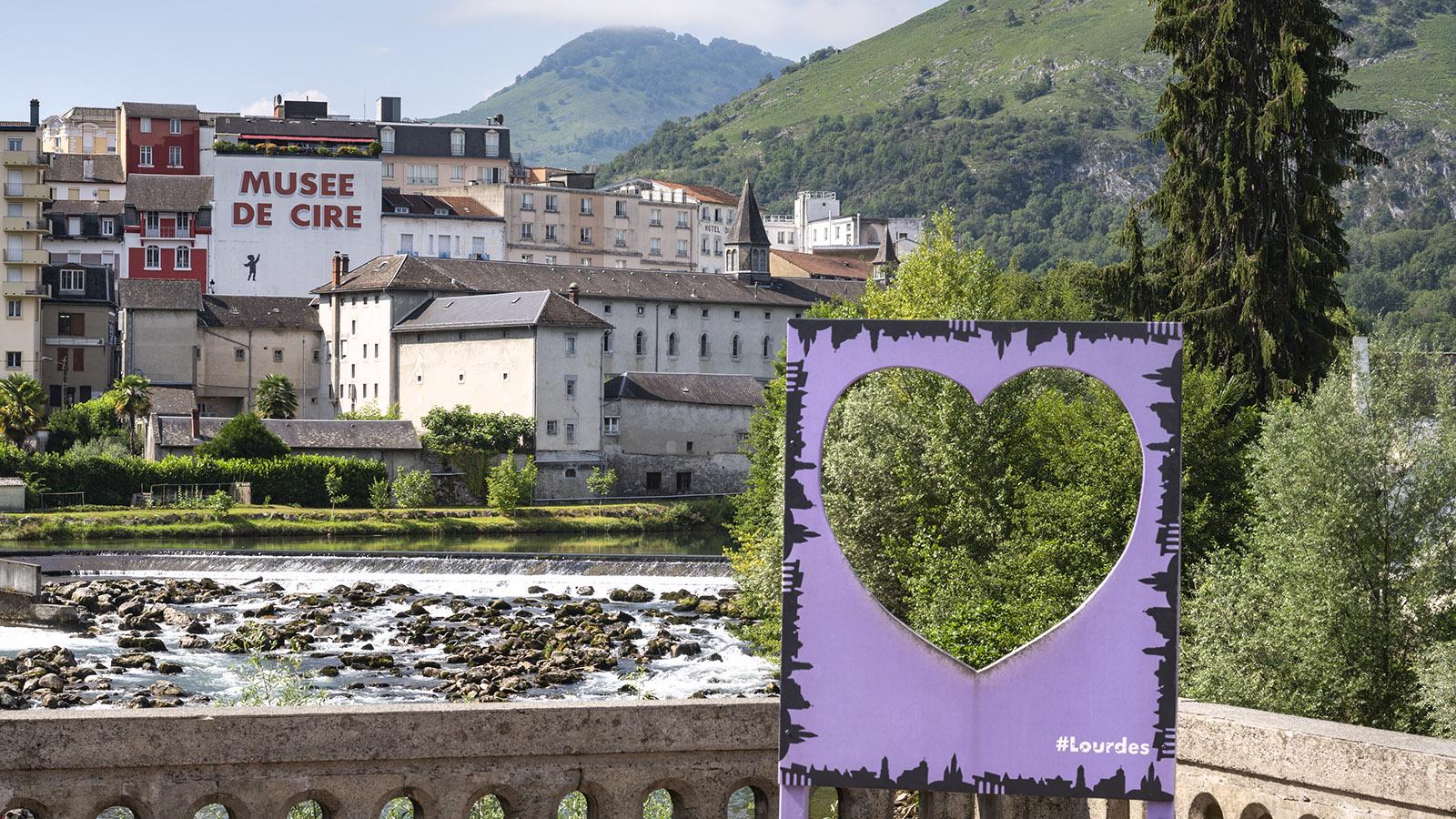 Lourdes, Herz der Pyrenäen: Photospots wie diese inszenieren den neuen Slogan der Stadt instagramtauglich fürs Foto. Foto: Hilke Maunder