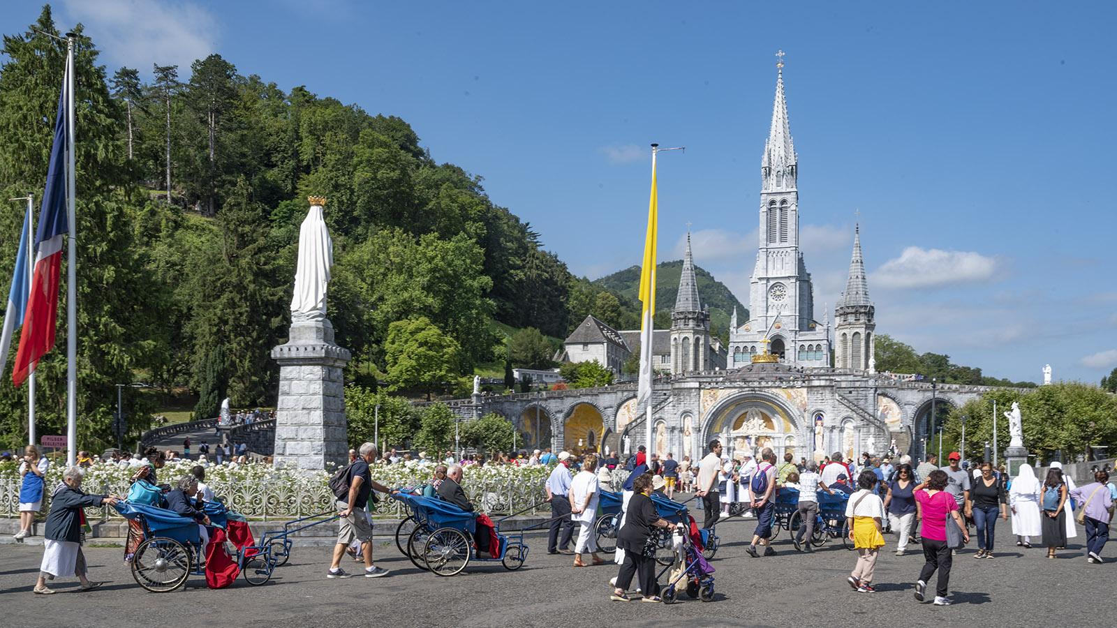 Die wichtigste Kultstätte des Sanctuaire de Notre-Dame de Lourdes ist die Basilique de l'Immaculée-Conception. Foto: Hilke Maunder