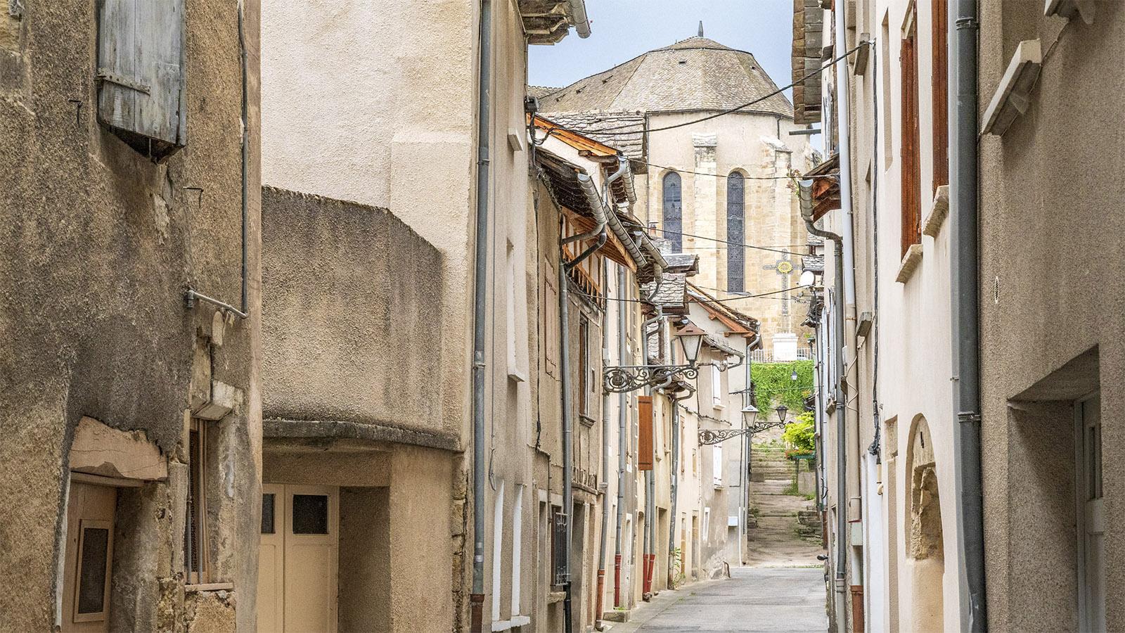Blick von der <em>Rue d'Emborelle</em> auf das <em>Collégiale Notre-Dame de la Carce</em>. Foto: Hilke Maunder