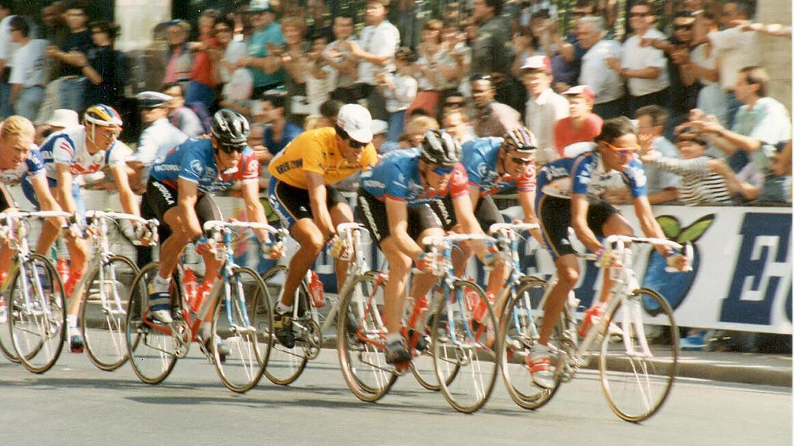 Ines Sachs: 1991 bei der Ankunft der Tour de France in Paris. Foto: privat