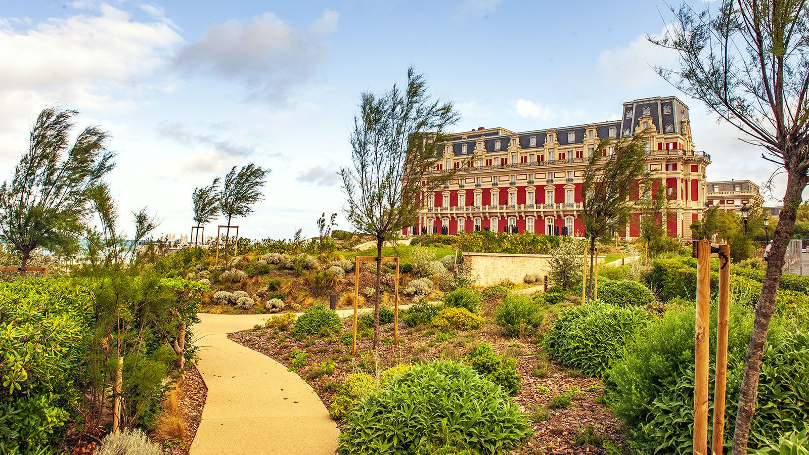 Das Hôtel du Palais mit seinem Garten. Foto: Hilke Maunder