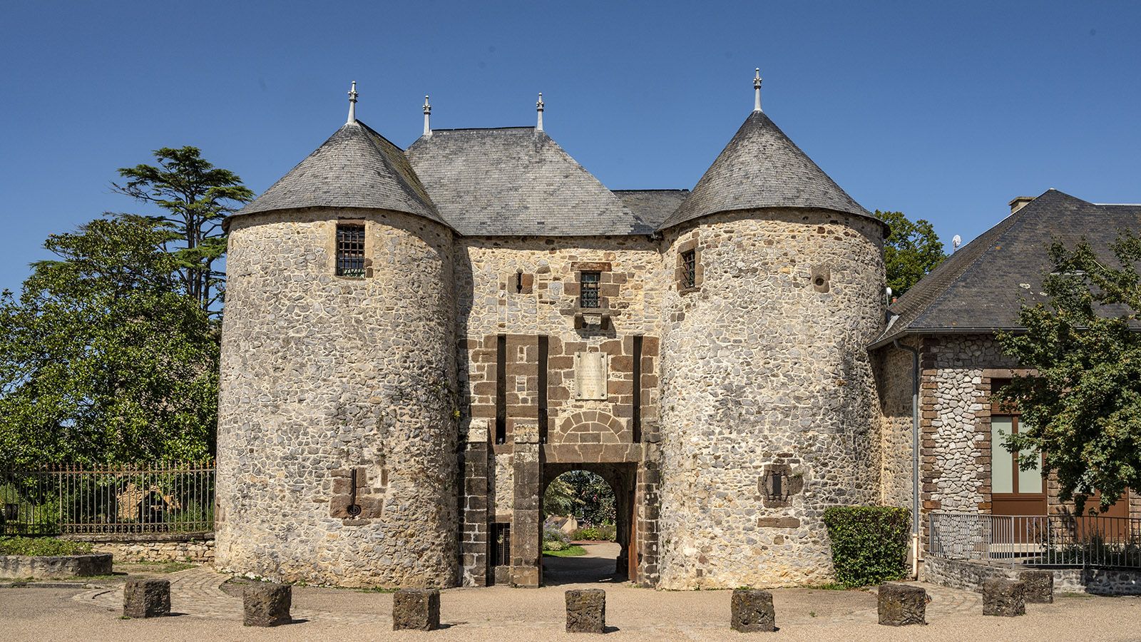 Die Burg von Fresnay-sur-Sarthe. Foto: Hilke Maunder