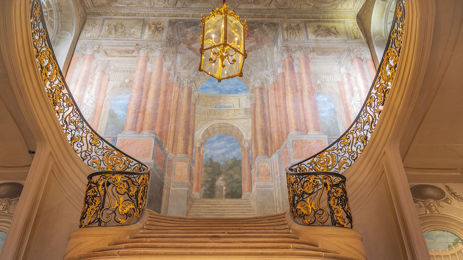 Der Treppenaufgang des Rathauses von Nancy. Foto: Hilke Maunder