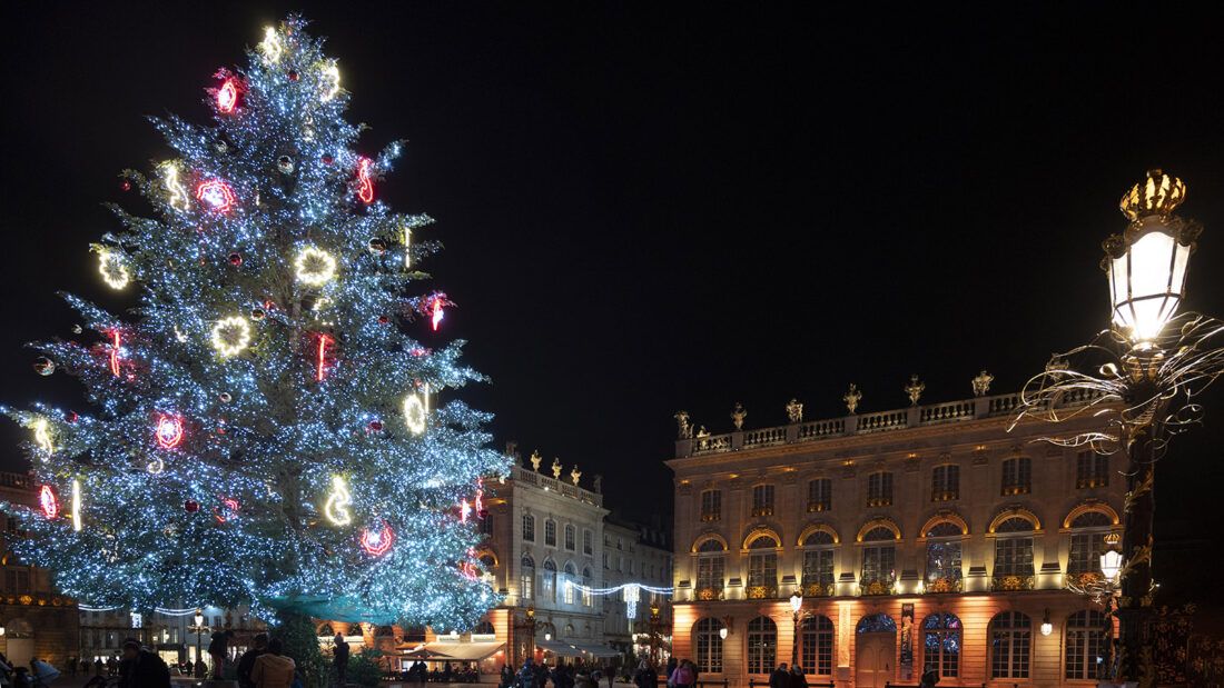 Die weihnachtlich geschmückte Place Stanislas in Nancy. Foto: Hilke Maunder