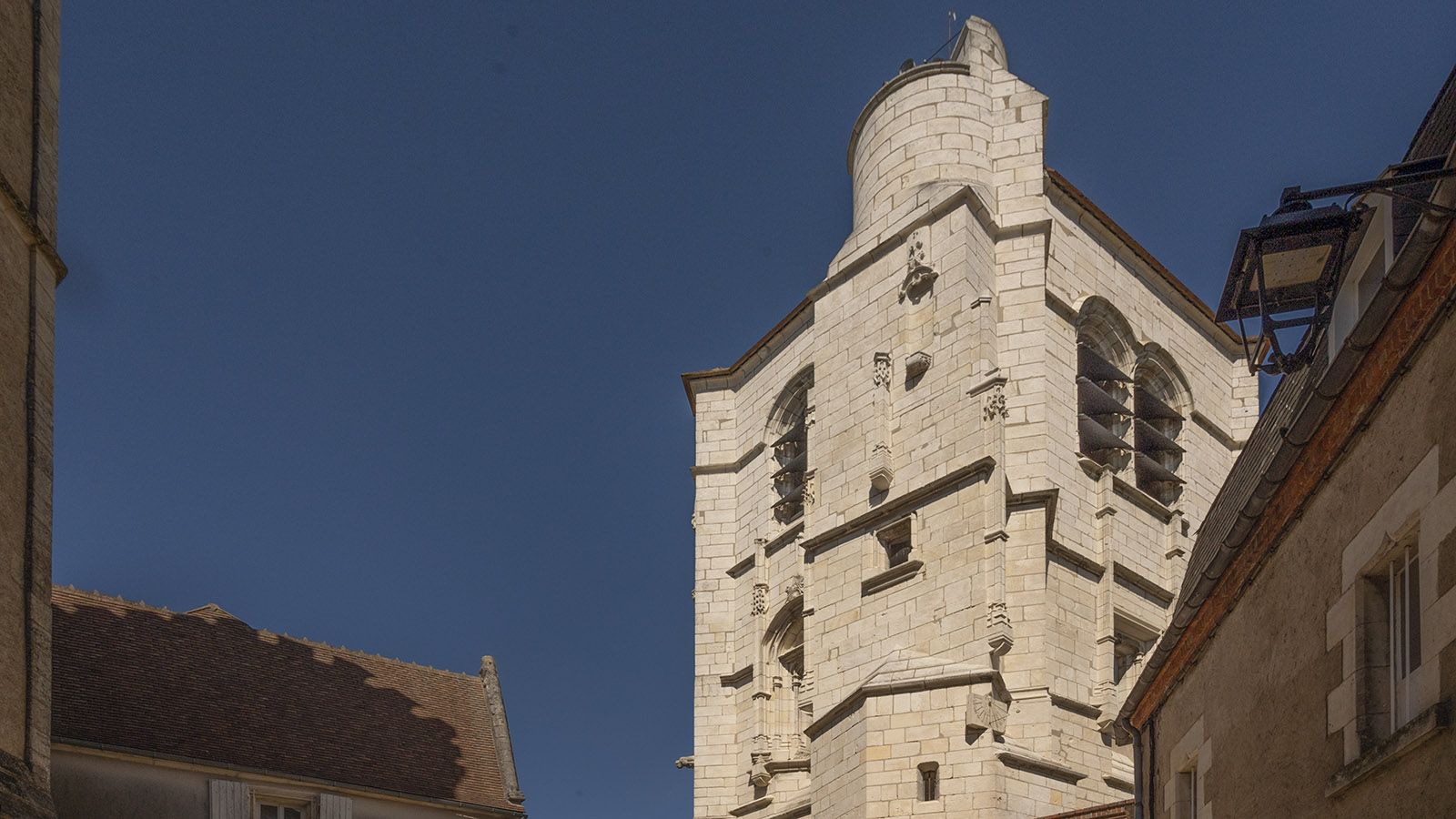 Der Turm der Église Saint-Pierre. Foto: Hilke Maunder