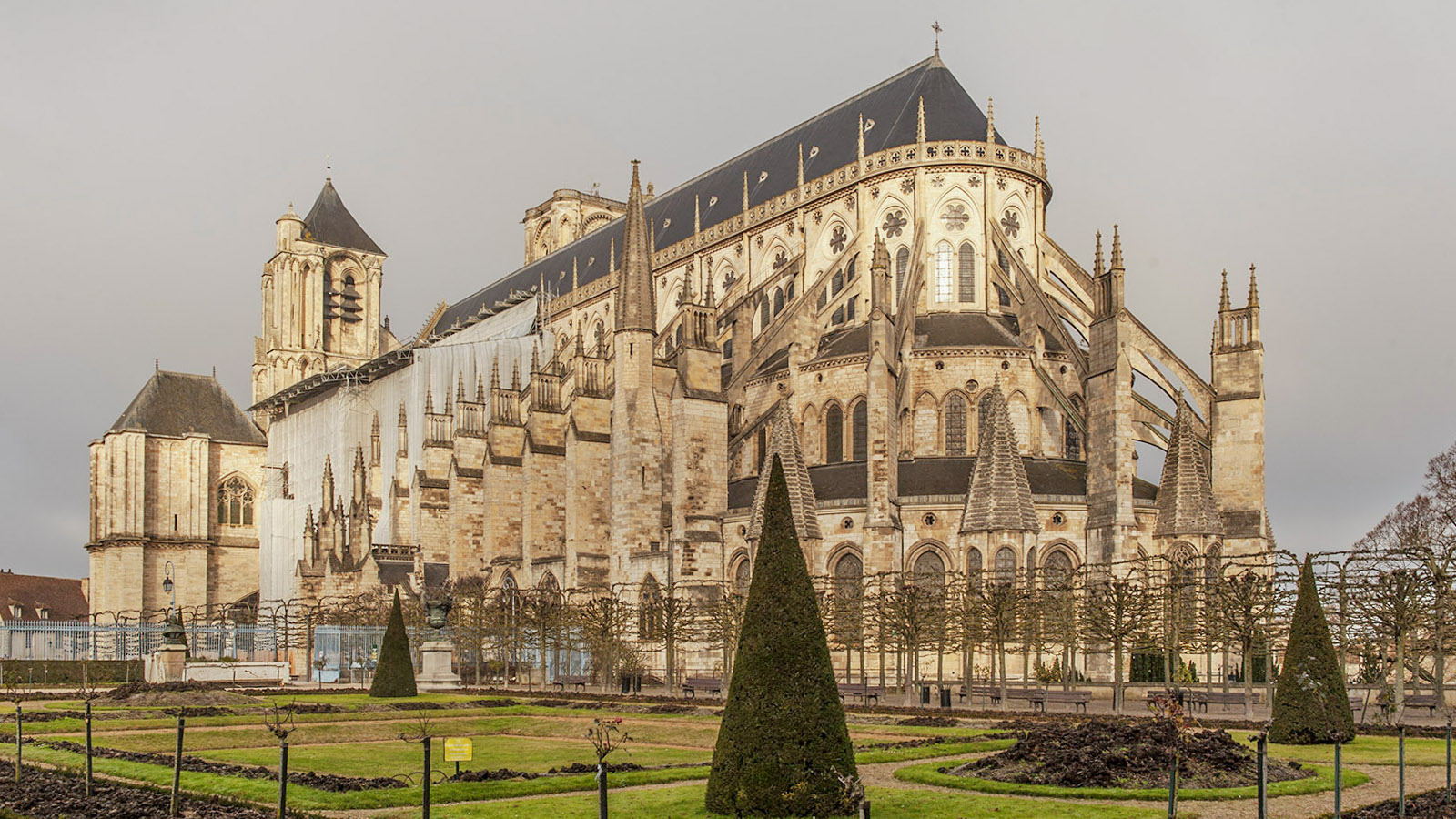 Welterbe des Berry: die Kathedrale von Bourges. Foto: Hilke Maunder