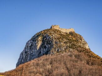 Glaubensfestung in schwindelnder Höhe: die Burg Montségur. Foto: Hilke Maunder