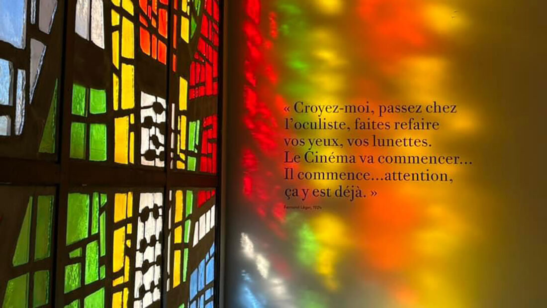 Die Glasfenster von Léger: welch ein Rausch der Farbe! Foto: Hilke Maunder