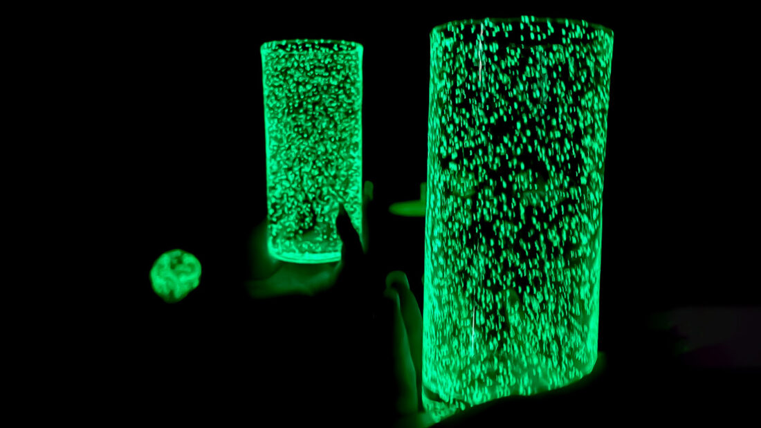 Das fluoreszierende Glas der Verrerie de Biot. Foto: Hilke Maunder