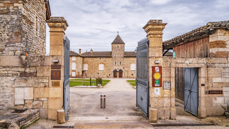 Das Château de Besseuil zeigt stolz seine Auszeichnungen am Eingang. Foto: Hilke Maunder