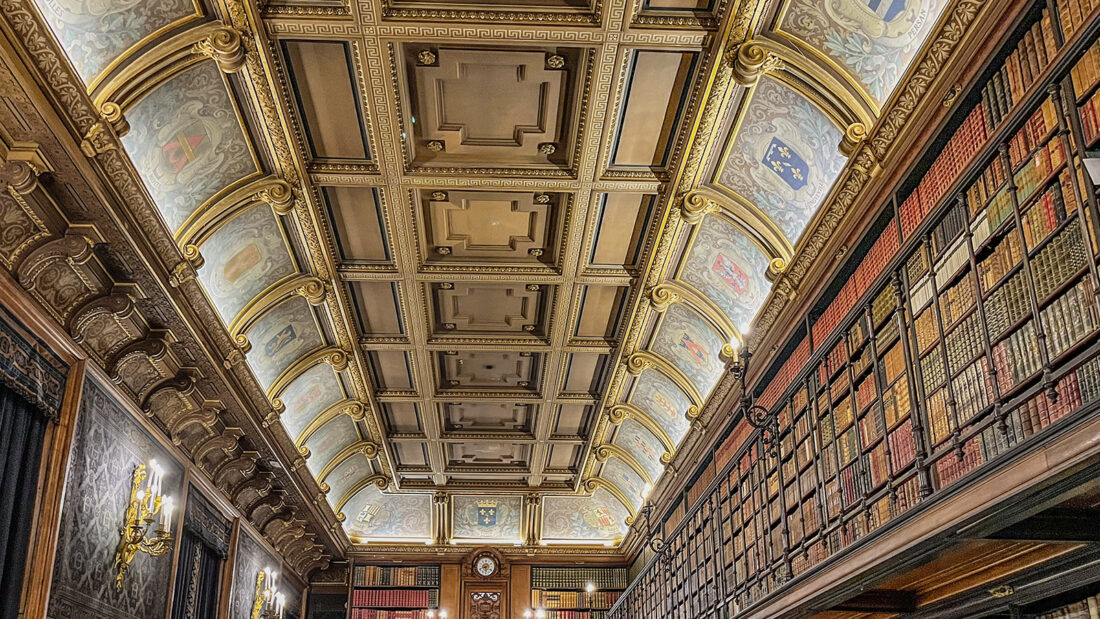 Die Decke der Petite Bibliothèque von Schloss Chantilly. Foto: Hilke Maunder