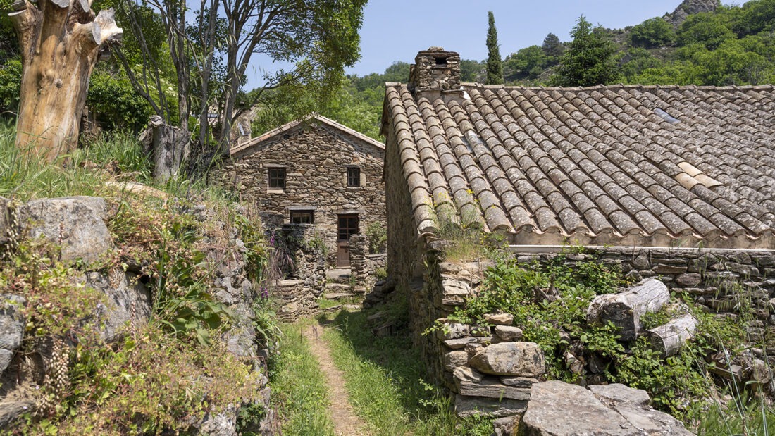 Nur aus Natursteinen erbaut: Bardou.Foto: Hilke Maunder