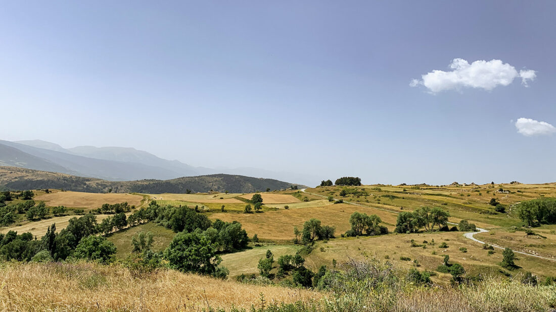 Die Landschaft der Cerdagne bei Odeillo. Foto: Hilke Maunder