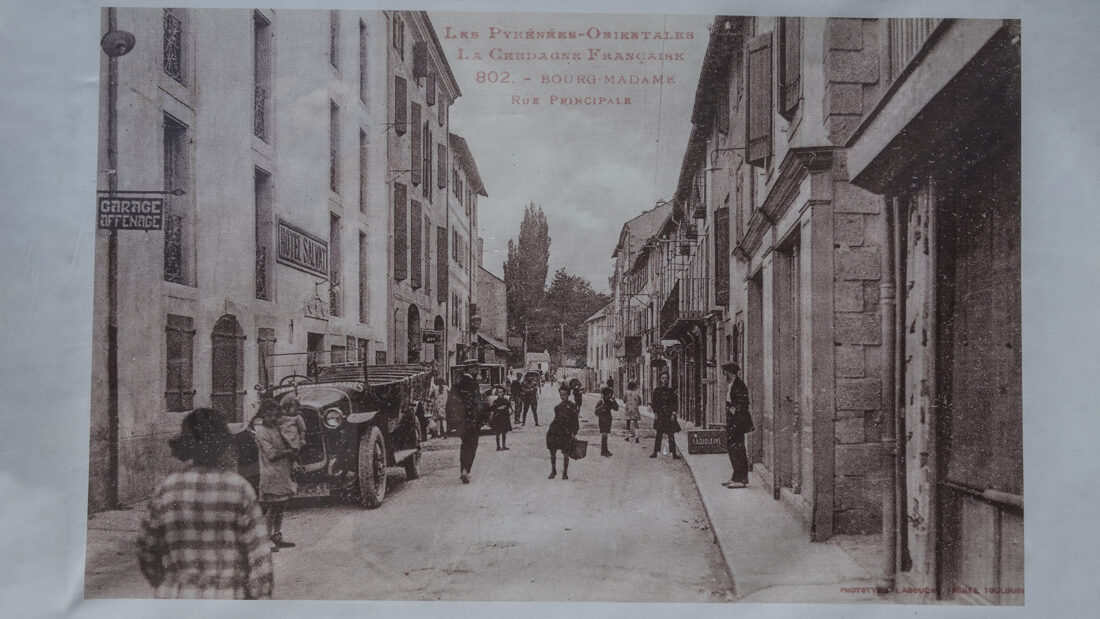 So sah es auf der Hauptstraße von Bourg-Madame vor gut 100 Jahren aus. Foto: Hilke Maunder