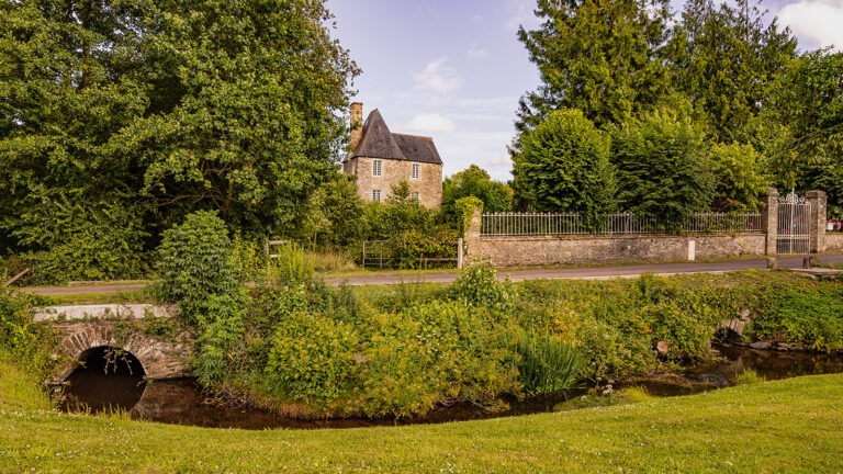 Das Château de Planquery ist von Wasser umgeben. Foto: Hilke Maunder