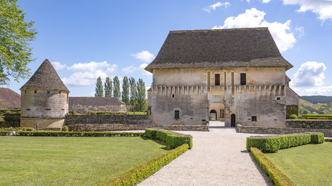 Das Châtelet des Château de la Losse von außen. Foto: Hilke Maunder