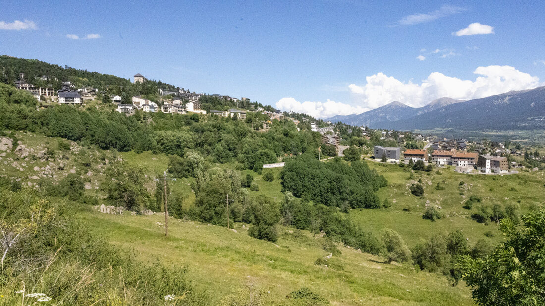 Font-Romeu, der wichtigste Sommer- und Wintersport-Urlaubsort der Cerdagne. Foto: Hilke Maunder