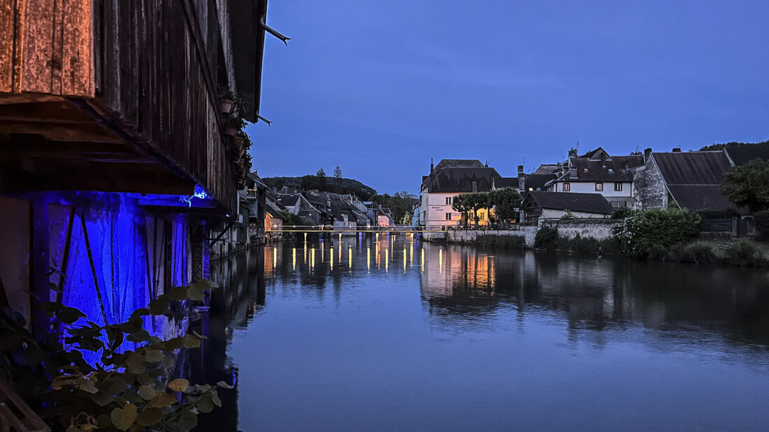 Ornans zur blauen Stunde. Foto: Hilke Maunder