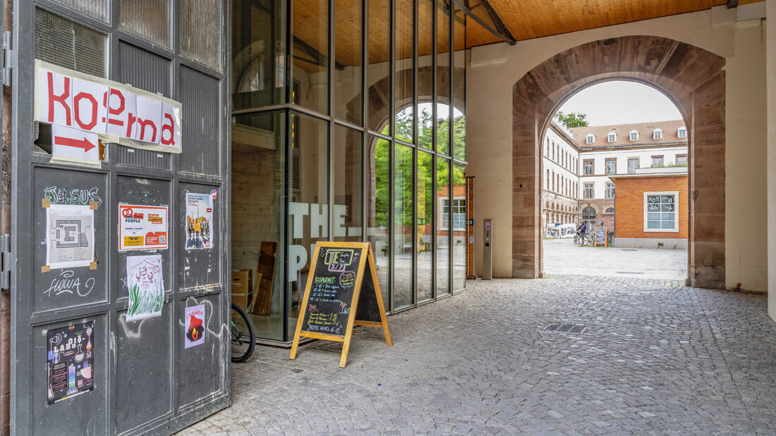 Der Eingang zum Cour des Cigarières mit der Brasserie Kooma, Hostel und Schulen auf dem Areal einer ehemaligen Tabakfabrik. Foto: Hilke Maunder