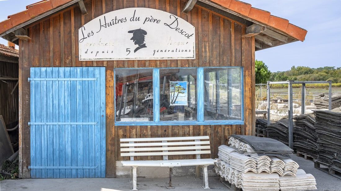 Eine Institution am Austernhafen von Arcachon: die Huîtres Père Descot. Foto: Hilke Maunder