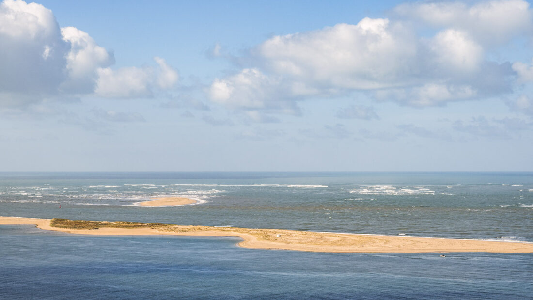 Der Blick von der Dune du Pilat zur Arguin-Sandbank. Foto: Hilke Maunder